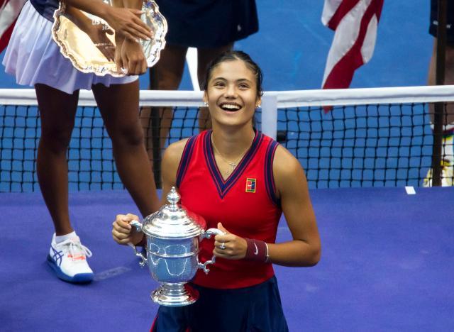 捷尼赛思邀请赛阿伯格上演王者归来 伍兹出席颁奖