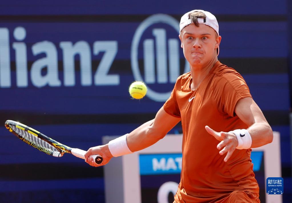 世体：马竞新援鲁杰里首秀被对手击中面部，鼻子流血